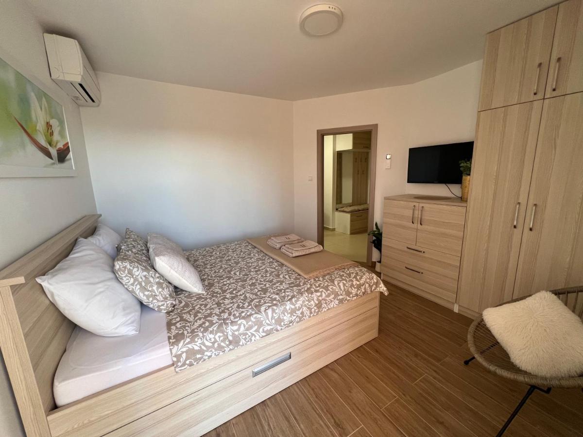 Apartmani Pernjak マンドレ エクステリア 写真